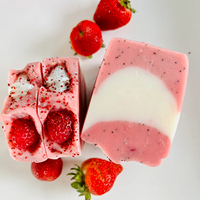 Marque privée Savon fait main au parfum de fraise aux fruits Savon blanchissant pour la peau réparateur hydratant personnalisé