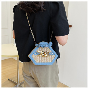 <span class=keywords><strong>Sac</strong></span> à bandoulière hexagone tissé de créateur Wild Trend Ladies Handbag Pure Color Golden Chain Straw Bag 2025 - Product Image 5