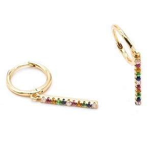 ต่างหูห่วงประดับเพชรหลากสีสัน รุ่น ROXI rainbow bar Shaking Fashion - Product Image 1