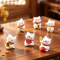 Patung Kucing Keberuntungan Lucu Maneki Neko Ornamen Mini Keberuntungan untuk Dekorasi Dasbor Interior Mobil Meja Rumah Hadiah Keberuntungan Feng Shui
