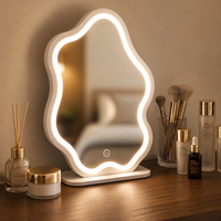Ensemble de coiffeuse vintage français avec miroir LED ondulé en forme de nuage, commode à 6 tiroirs et chaise sculpturale