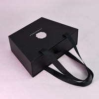 Boîte d'emballage cadeau magnétique rigide en papier de qualité supérieure de luxe vide avec logo personnalisé avec poignée en ruban