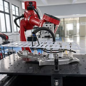 Bras robotisé industriel BRTIRUS1820A 20 kg + Embout personnalisé pour la manutention de pièces métalliques irrégulières - Product Image 1