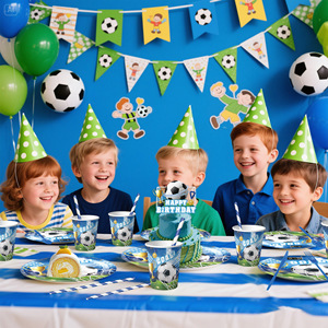 Articles de fête <span class=keywords><strong>d</strong></span>'anniversaire sur le thème du football : Assiettes, gobelets, serviettes, nappe, guirlande de fanions et drapeaux pour garçons et filles, pour une célébration sportive - Product Image 2
