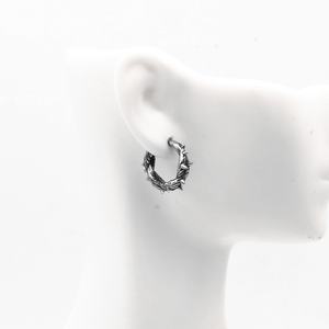 Pendientes de Aro Huggie para Hombre, Acero Inoxidable 316L, Resistentes al Agua y al Deslustre, con Púas, Estilo Punk Rock, Regalo - Product Image 4