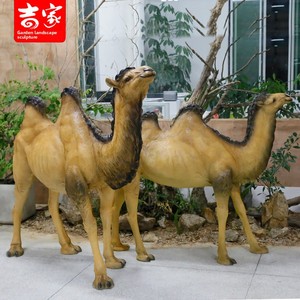 Statua Personalizzata Dipinta a Mano in Resina FRP, Set Famiglia di Cammelli per Decorazione di Parchi a Tema e Zoo - Product Image 2