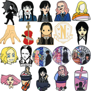 Prix de gros usine 30 pièces Pins de revers, broches et badges en métal émaillé Personnages de la série télévisée <span class=keywords><strong>Famille</strong></span> Addams Mercredi - Product Image 1