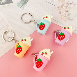 Llavero de Acero Inoxidable con Diseño de Taza de Helado de Fresa Arcoíris, Accesorio Colgante para Bolsos, para Mujeres y Estudiantes - Product Image 1