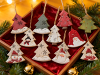 Décoration de Noël suspendue personnalisée en bois massif gravé, thème féerique écologique, Père Noël et bonhomme de neige, avec corde
