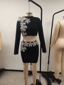 Ocstrade Printemps 2025 Vêtements Femme Ensemble Jupe Bandage et <span class=keywords><strong>Blouse</strong></span> Fleur Diamant Manches Longues – Ensemble Deux Pièces pour Femme - Product Image 3