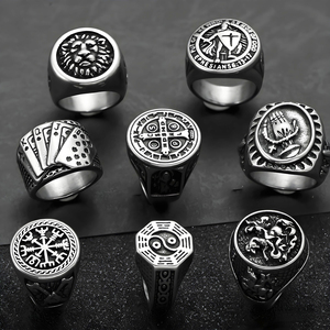 Anillo de Acero Inoxidable Chapado en Oro Real con Diseño de Cruz, Estilo Hip Hop para Hombre, Acabado Vintage Antiguo, Joyería Grabada Resistente al Deslustre - Product Image 1