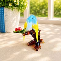Figurine d'oiseaux en verre sur branche avec baies rouges, ornement décoratif en cristal pour la présentation sur un bureau ou une table