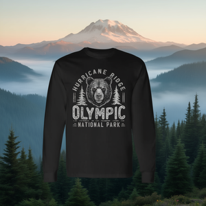 Camiseta de manga larga del Parque Nacional Olímpico con diseño de oso Hurricane Ridge, color negro - Product Image 3