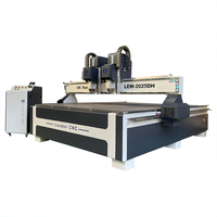 Machine de découpe et de gravure CNC multi-têtes haute performance 2000 2500 à grande vitesse pour le bois avec table à vide