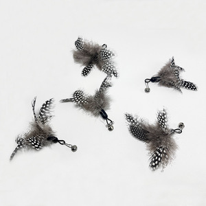 Juguete para gatos de plumas de perla natural al por mayor de fábrica, cabezal de repuesto de plumas, plumas simuladas con puntos, juguetes para gatos hechos a mano. - Product Image 1