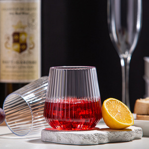 Verre à whisky réutilisable en PET incassable de 12 oz, à rayures verticales transparentes, élégant pour bar à domicile, réceptions de <span class=keywords><strong>mariage</strong></span> et cocktails - Product Image 2