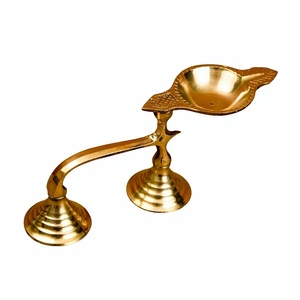 Deepam / Diya décoratif en laiton pur avec poignée et support à double base pour la Puja et les cadeaux festifs - Product Image 1