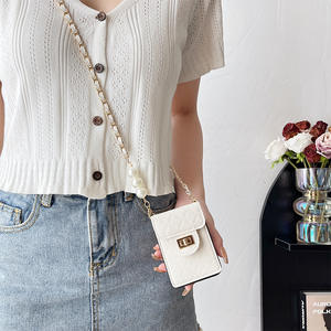 Étui portefeuille à fermoir cœur avec bandoulière chaîne pour Samsung Z Flip 5, Z Flip 4, Z Flip 7 - Product Image 3