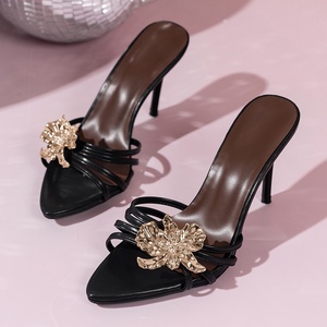 Nuove Scarpe da Donna Primavera/Estate 2025, Eleganti e Sexy, con Tacco Alto Sottile, Punta Affusolata e Fiore Metallico, Taglie Grandi - Product Image 1