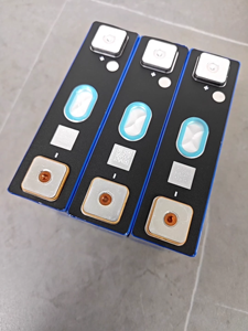 Hochwertige CNNTNY 3,2V 72Ah LiFePO4 Prismatische Lithium-Ionen-Batteriezelle 3000 Zyklen Aluminiumgehäuse UPS/Solar 3 Jahre Garantie - Product Image 4