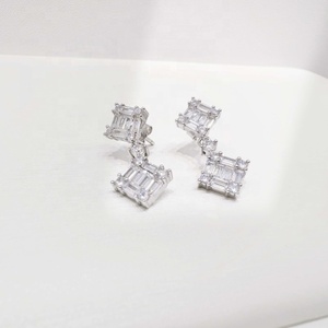 Vente en gros de boucles d'oreilles simples en argent sterling 925, modèle 2026, pour mariée, avec pierre naturelle, plaqué or, motif serpent et zircon, pour femmes - Product Image 3