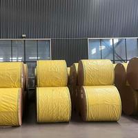 Papier enduit de résine jaune alliant propriétés absorbantes et antistatiques pour les soins des animaux