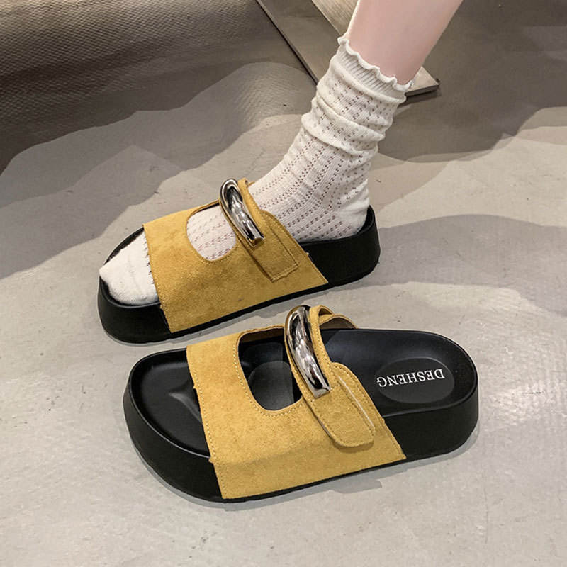 สีเหลือง