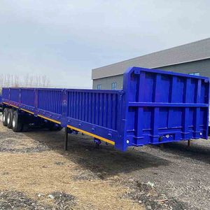 Semi-remorque à ridelles latérales - Semi-remorque fermée à 3 essieux avec ridelles latérales et fond plat, utilisée pour le transport de marchandises en vrac. À vendre. - Product Image 6
