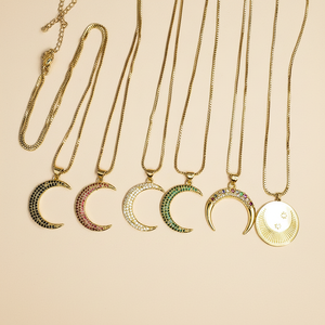 Collana NZ1179 con Ciondolo Luna Placcato Oro, Pendente a Mezzaluna con Micro Pavé di Zirconi per Donne - Product Image 6