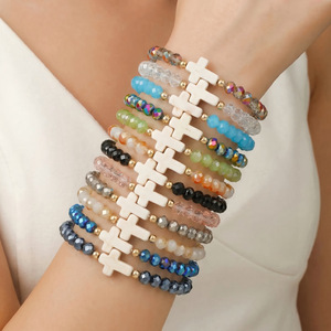 Ensemble de bracelets perlés croisés, bijoux en corde élastique, design géométrique multicolore, cadeau unisexe, accessoire de mode - Product Image 1