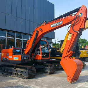 Excavadora de cadenas usada Doosan DX140LC-9C de origen coreano, 14 toneladas, con motor Doosan, color rojo, capacidad de cazo de 0.51m³, en venta. - Product Image 1