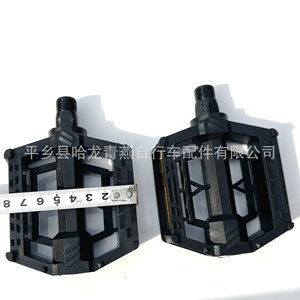 Pedales de bicicleta de montaña de plástico antideslizantes negros para bicicletas eléctricas plegables modelo 818 - Product Image 5
