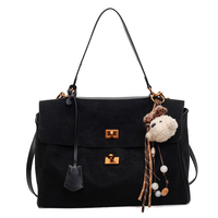 Sac à main fourre-tout tendance pour femme en suède avec rabat, double fermoir métallique, poignée supérieure et bandoulière réglable amovible