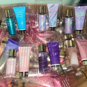 Spray Corporal de 85 ml + Loción Corporal de 75 ml, Estilo Victoria, Aroma Floral y Afrutado, Unisex, Spray para Mujer, 2 Piezas, Perfumes y Loción Corporal, Set de Baño - Product Image 5