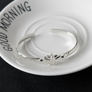 Usine en gros Anime argent <span class=keywords><strong>Bracelet</strong></span> dessin animé personnalisé <span class=keywords><strong>Lotus</strong></span> ouverture Bracelets femmes Unique <span class=keywords><strong>Bracelet</strong></span> décoratif - Product Image 2