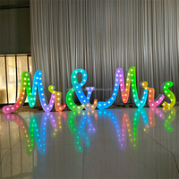 Lettres lumineuses Mr & Mrs de 3 pieds et 4 pieds Lettres lumineuses RVB à changement de couleur Grandes lettres numériques sans quantité minimale de commande Panneau lumineux
