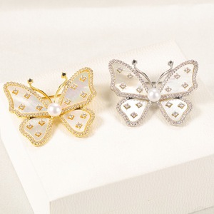 Broche de Perla de Agua Dulce de Lujo de Zhuji, Diseño de Mariposa, Cielo Estrellado, Concha Madre, Flor para el Pecho, para Moda, para Suéteres - Product Image 2