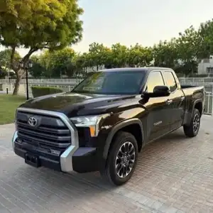 Truk PICKUP kabin ganda TOYOTA TUNDRA bekas drive tangan kiri dan drive kanan tersedia