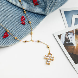 Collana a Y J&D Stile Classico con Ciondolo a Croce in Cristallo Quadrato Bianco Acciaio Inossidabile Placcato Oro 18K e Chiusura a Sfera - Product Image 4