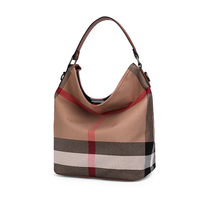 Sac à bandoulière de luxe polyvalent en polyester et cuir, motif écossais tendance avec fermeture éclair et accents de chaîne