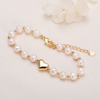 Bracelet en perles d'eau douce personnalisé en gros, perles blanches, breloque cœur doré, chaîne ajustable, bijoux pour femmes, OEM ODM, commandes en gros, cadeaux
