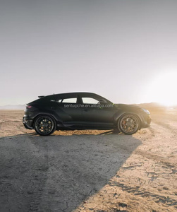 ชุดแต่งคาร์บอนไฟเบอร์สำหรับ Lamborghini Urus SE รุ่น 1016 สไตล์  ประกอบด้วยลิ้นกันชนหน้า ดิฟฟิวเซอร์ สปอยเลอร์ ซุ้มล้อแบบไวด์บอดี้ สภาพใหม่ - Product Image 4