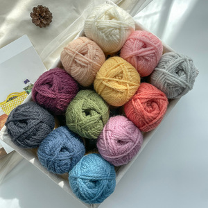 Bonne vente 63% doigté <span class=keywords><strong>laine</strong></span> mérinos 32% bébé alpaga 5% nylon mélangé fil à <span class=keywords><strong>tricoter</strong></span> à la main pour écharpe à <span class=keywords><strong>tricoter</strong></span> - Product Image 1