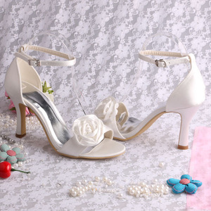 จัดงานแต่งงานเองทำรองเท้าแตะเท้าเปล่าด้วยดอกกุหลาบ - Product Image 5