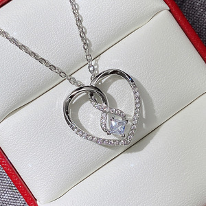 Collana Minimalista da Donna con Ciondolo a Cuore, Catena Scintillante in Stile Coreano, Gioiello Regalo - Product Image 3