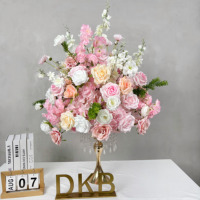 Arrangement floral en soie, centre de table rouge bordeaux et roses blanches, fleurs artificielles pour la décoration de table de mariage et de l'allée de l'église
