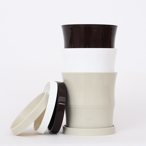 Pot de fleurs en résine en forme de bambou avec plateau, pour usage intérieur et extérieur, options de couleurs beige, marron, blanc - Product Image 2
