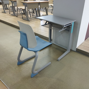Escritorio <span class=keywords><strong>de</strong></span> estudio y sillas <span class=keywords><strong>de</strong></span> aleación <span class=keywords><strong>de</strong></span> aluminio para escuela, patas montadas en el suelo, novedad <span class=keywords><strong>de</strong></span> 2023 - Product Image 5