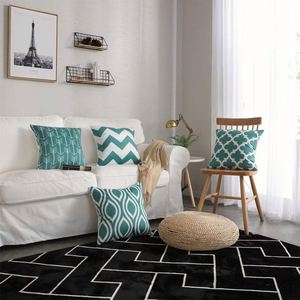Housse de coussin moderne à motifs jacquard pour la maison, l'hôtel, l'hôpital, avec des motifs d'animaux et de personnages - Product Image 1