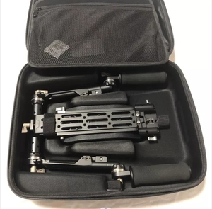 <span class=keywords><strong>TILTA</strong></span> TA-LSR-B <span class=keywords><strong>Rig</strong></span> d'épaule léger noir compatible avec les caméras BMPCC, avec plaque de base unique Manfrotto / ARCA - Product Image 3